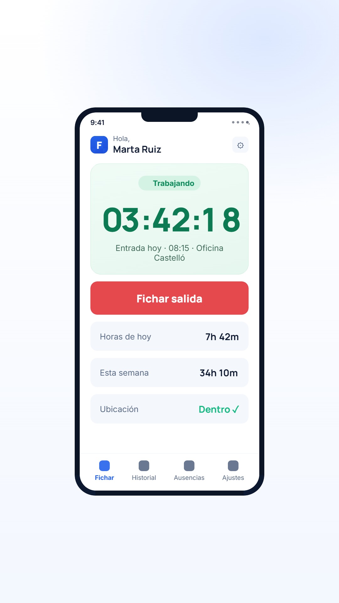 Pantalla de fichaje de Forjia en el móvil: cronómetro de la jornada, botón de fichar salida y horas del día